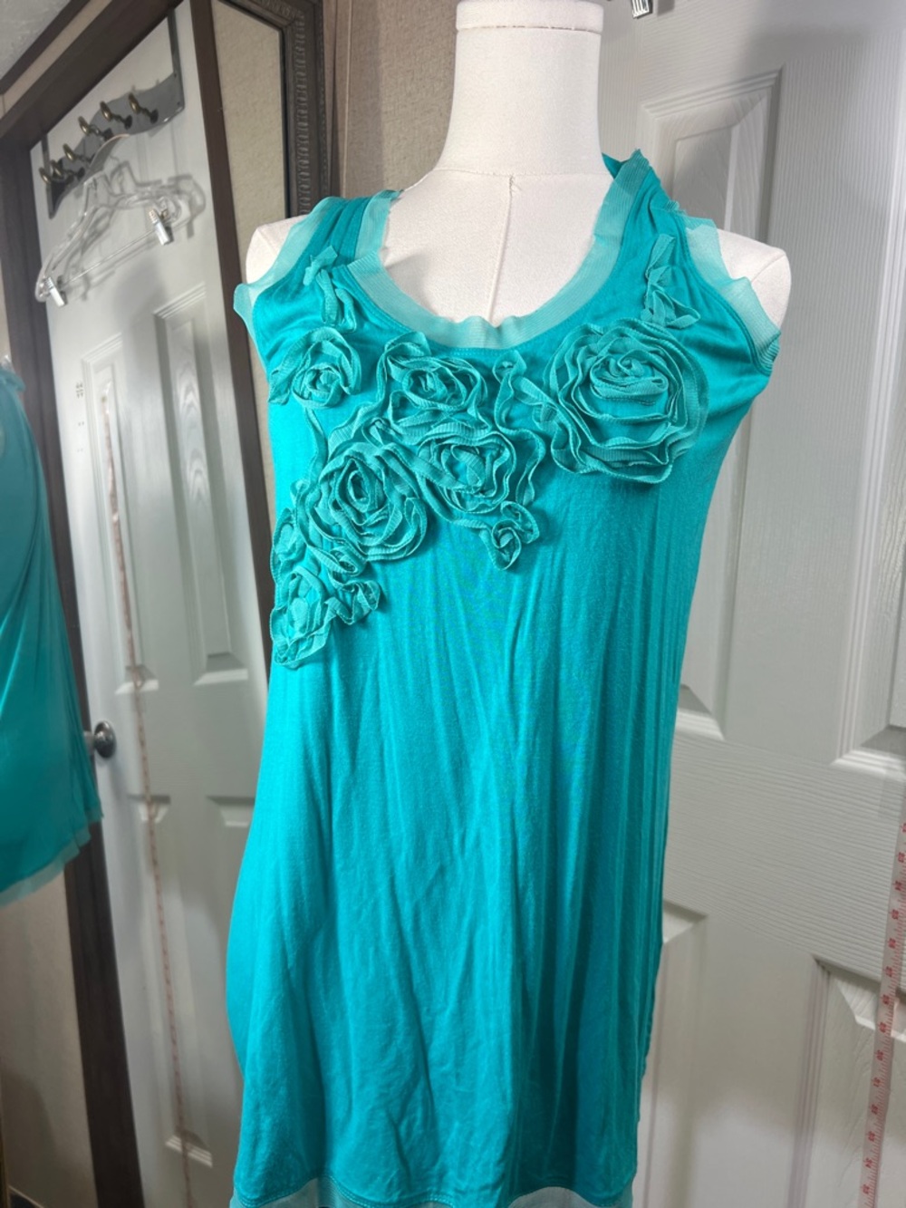 Joseph A Turquoise Floral Rosette Sleeveless Tank